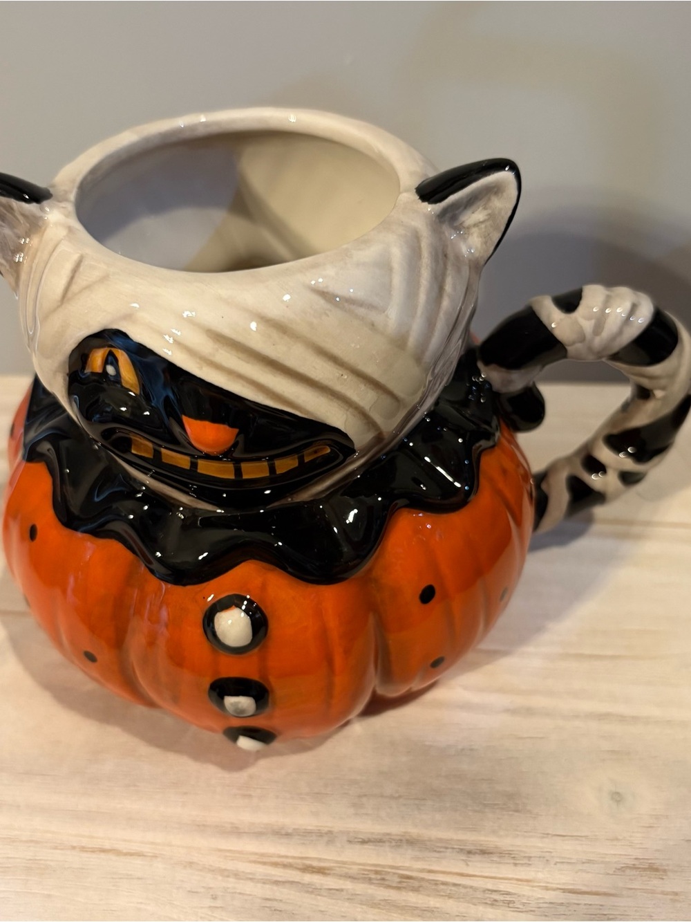 Ceramic Halloween Pumpkin Cat Mug in Orange and Black